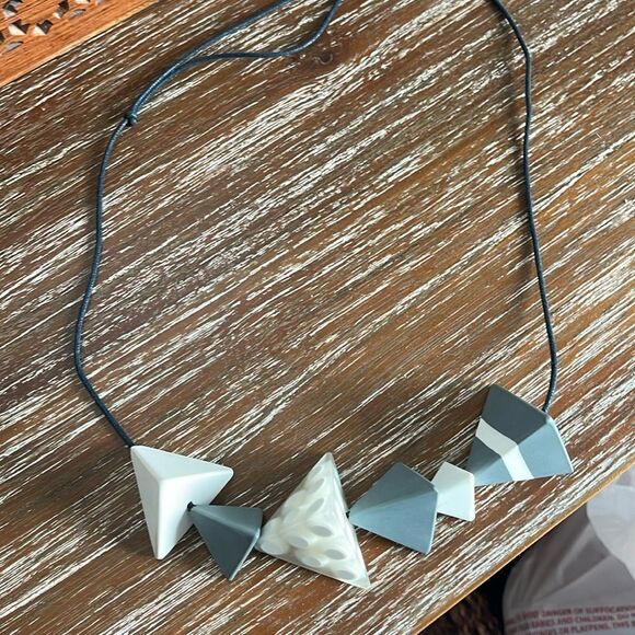 Art gallery necklace. With triangle pieces - Picture 1 of 5
